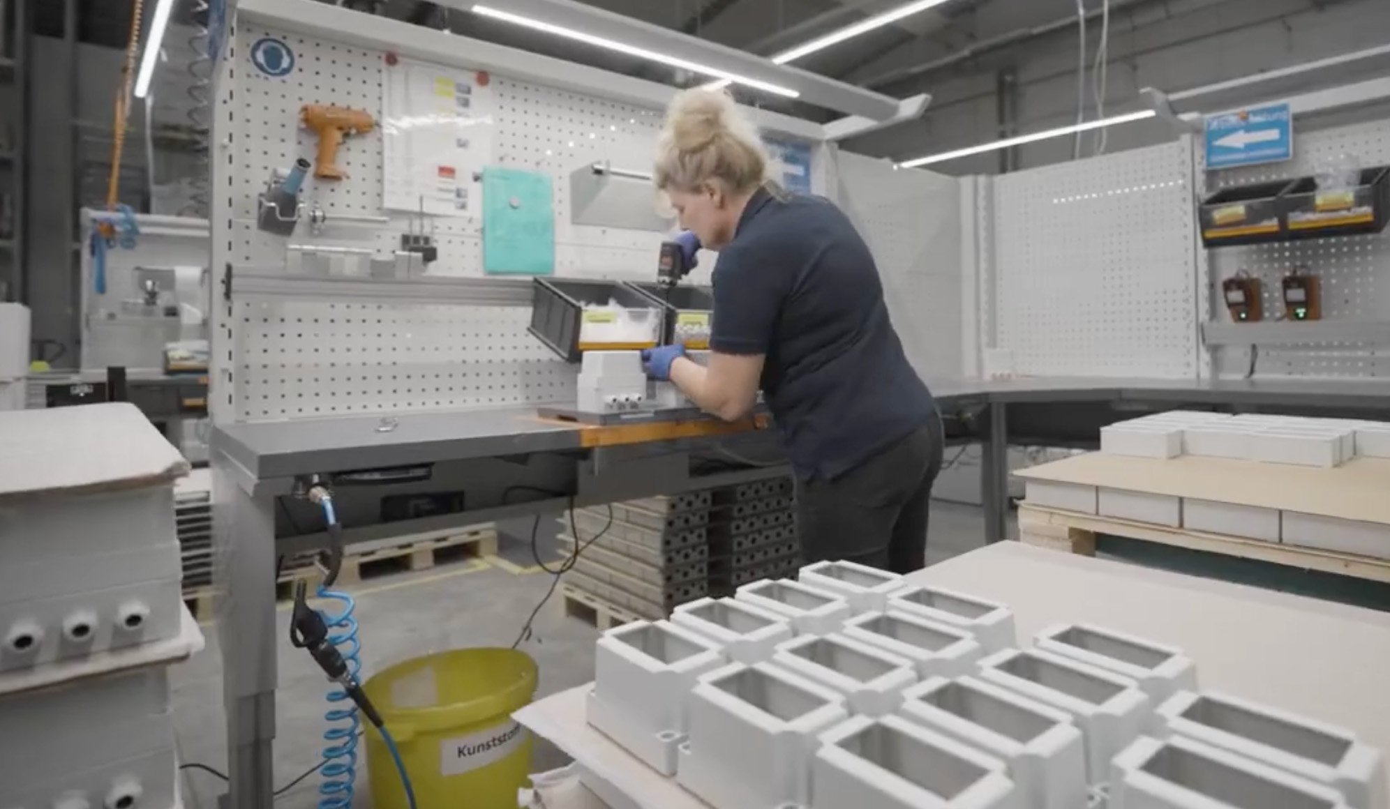 Fibox enclosures valmistus